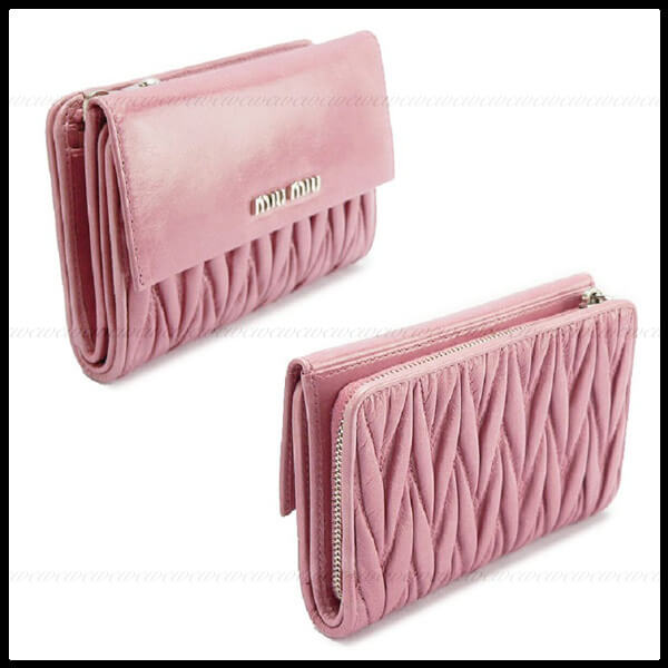 2017新作 ギフトにも ミュウミュウスーパーコピー MIU MIU MATELASSE LUX三つ折り財布
